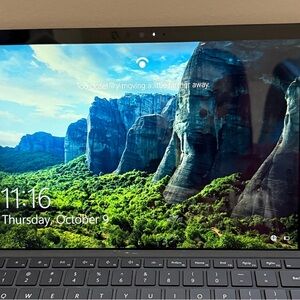 Surface Pro 5 W/ Keyboard